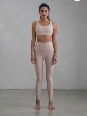 Onzie The Selenite Midi Leggings in Nude Beige